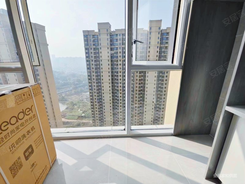 广场地铁口龙庭华府124平全新精装三房两厅家具家电83.5万