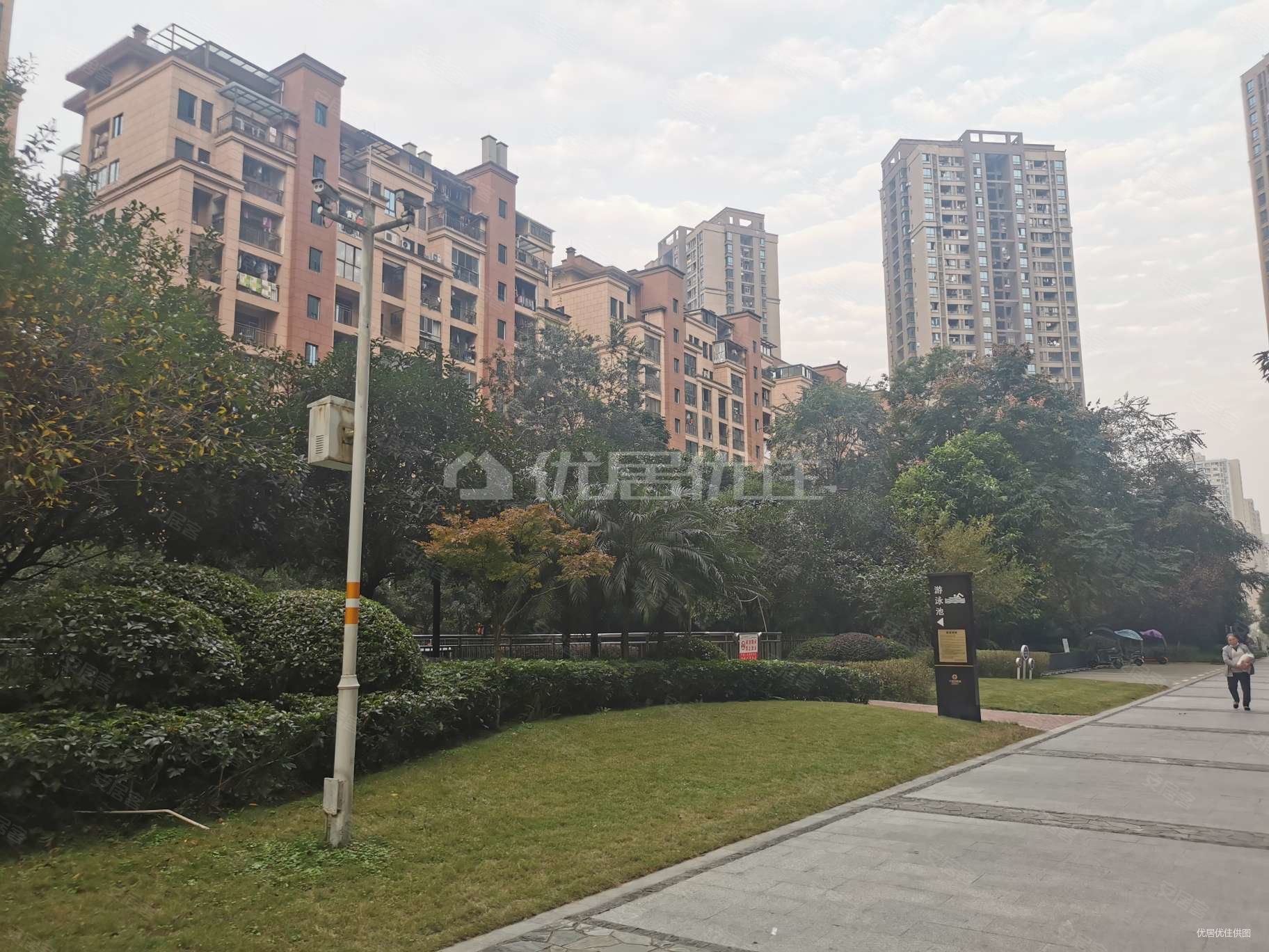 北麓国际城(b区)2室2厅1卫82㎡东南96万