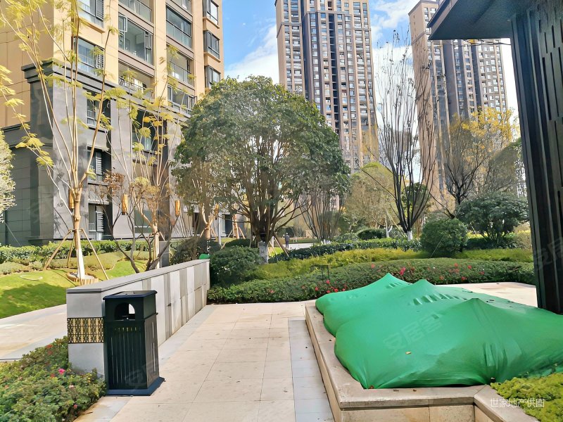 彩云城星湾俊园大3房客厅宽敞楼道明亮房东急售