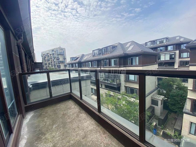 龙湖狮山原著别墅