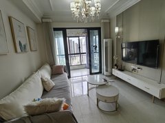 岳阳岳阳楼商业步行街东站 新市妇幼 恒大绿洲 小区房两室精装奶油风密码锁出租房源真实图片