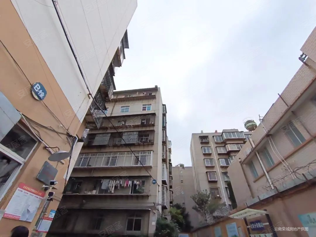 满五年龙跃小区楼层3楼便宜精装三房证在手