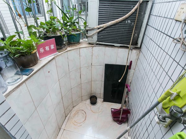 深圳宝安宝安中心区海韵花园翻身电梯大2房,业主急租来电55折有车位带