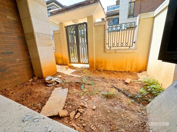 云玺大宅别墅地下两层大赠送实约550平满两年急售