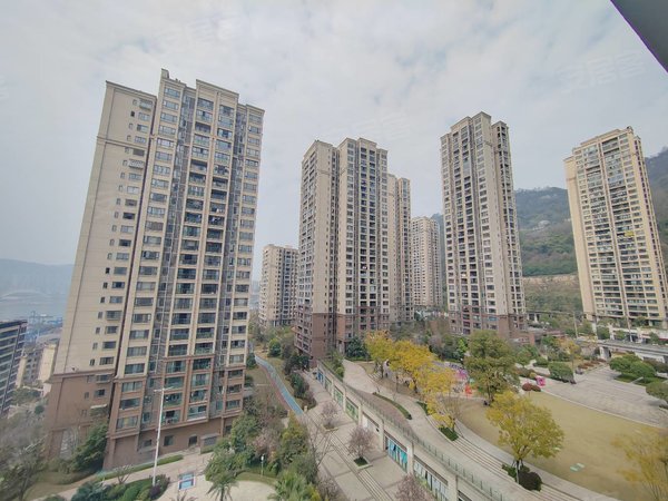 南滨上院 家装三房全屋品牌家具家电 小区环境好配套齐全,万州租房