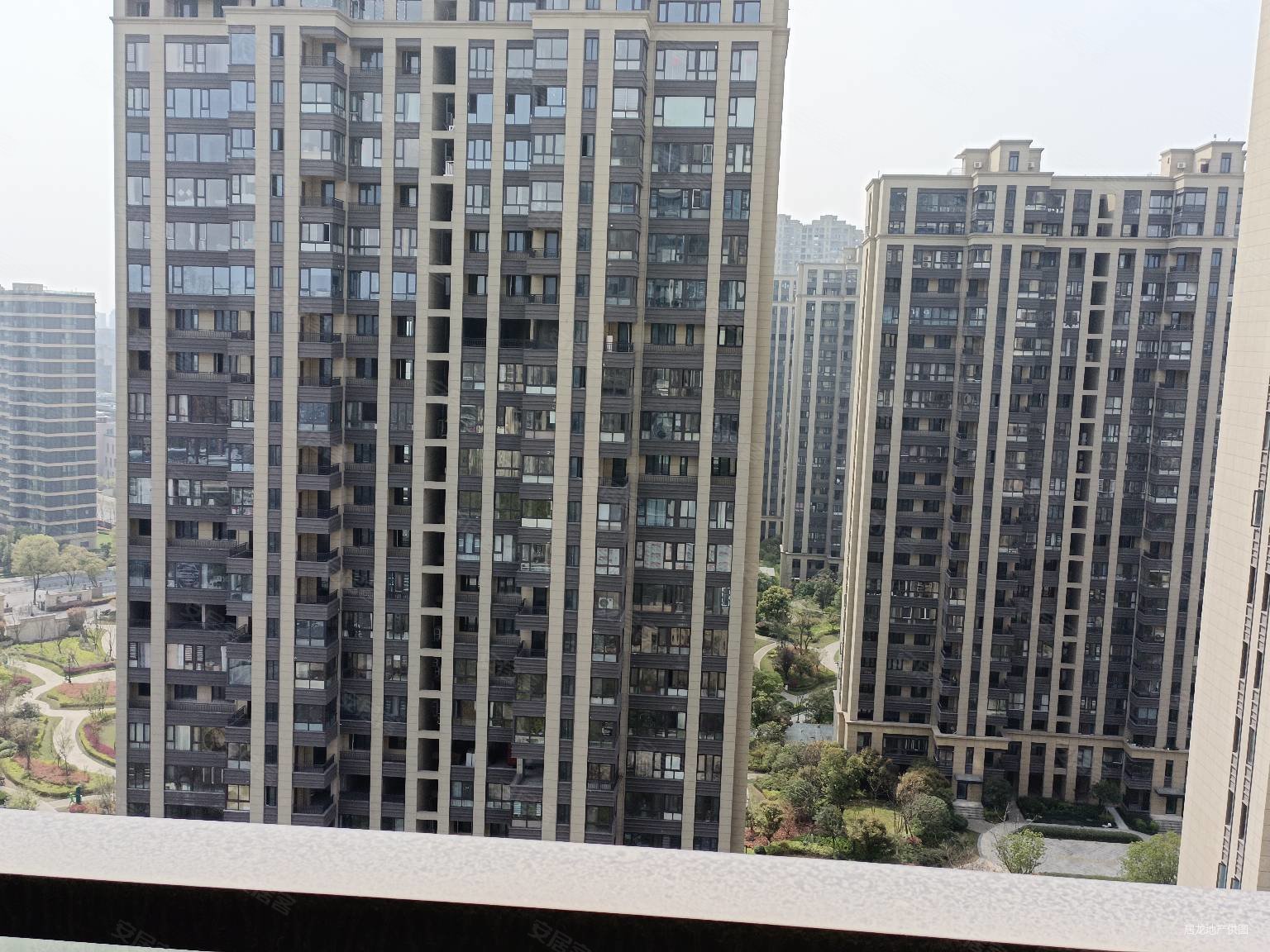 亏本急售恒宇景园二期120方三房两卫,全新毛坯,楼层好满二年,恒宇锦园