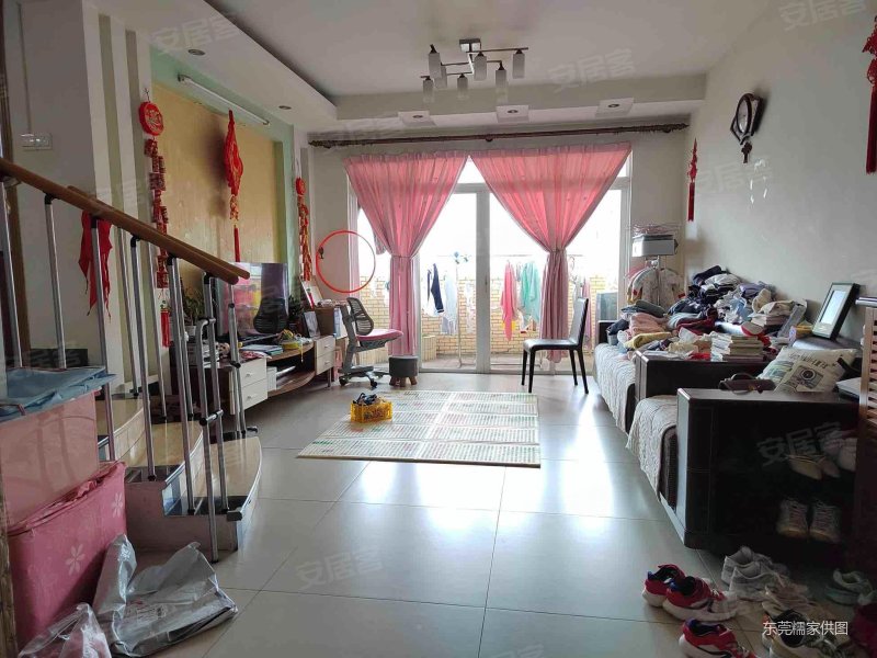 金晖花园电梯大3房,270万带车位一个,全小区