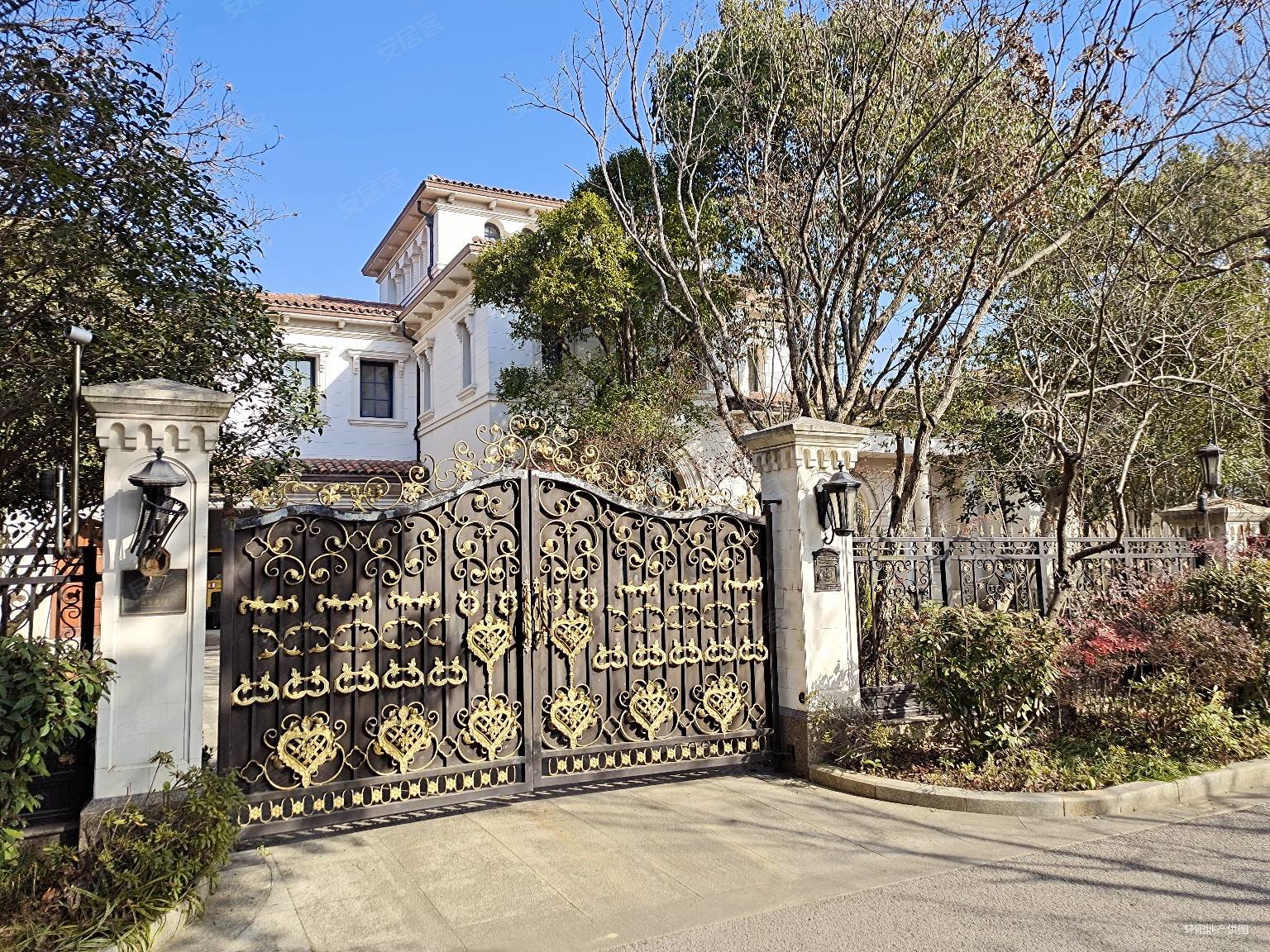 淀山湖壹号临湖独栋别墅花园2615平带超大室外泳池