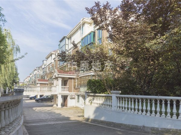 上海宝山罗店美兰湖颐景园两房朝南,一梯两户,近商圈,采光充足,交通