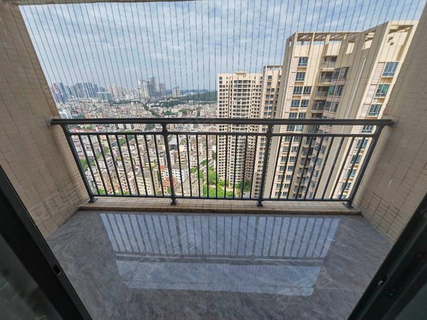 深圳坪山坪山香江花园坪山比亚迪对面,四房两卫出租,双阳台,通燃气