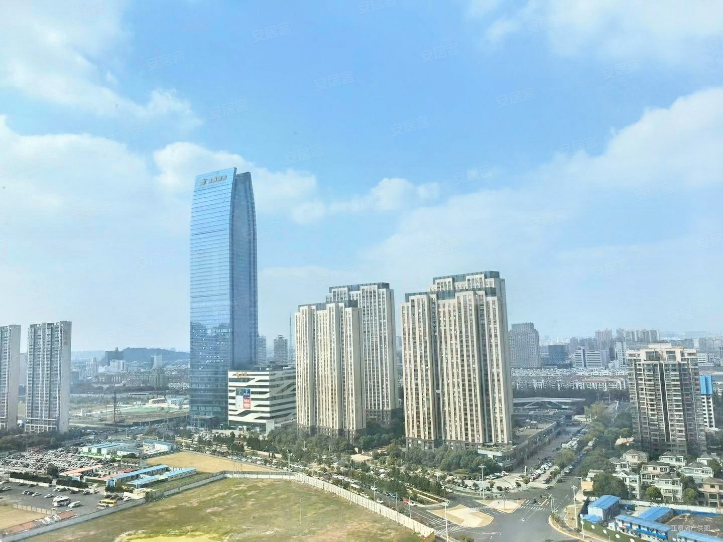 金鹰旁 弘辉首玺 400平复式 诚心出售 有钥匙看房随时!