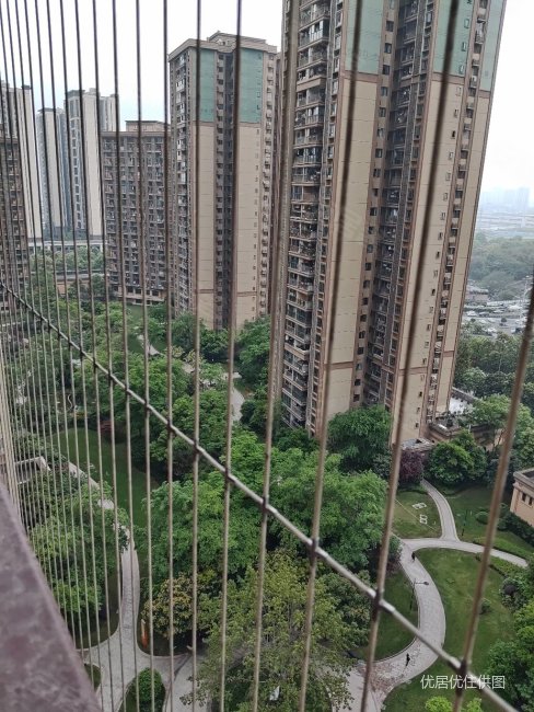 巴国城商圈内  品质大盘 次新小区  精装三房 拎包入住