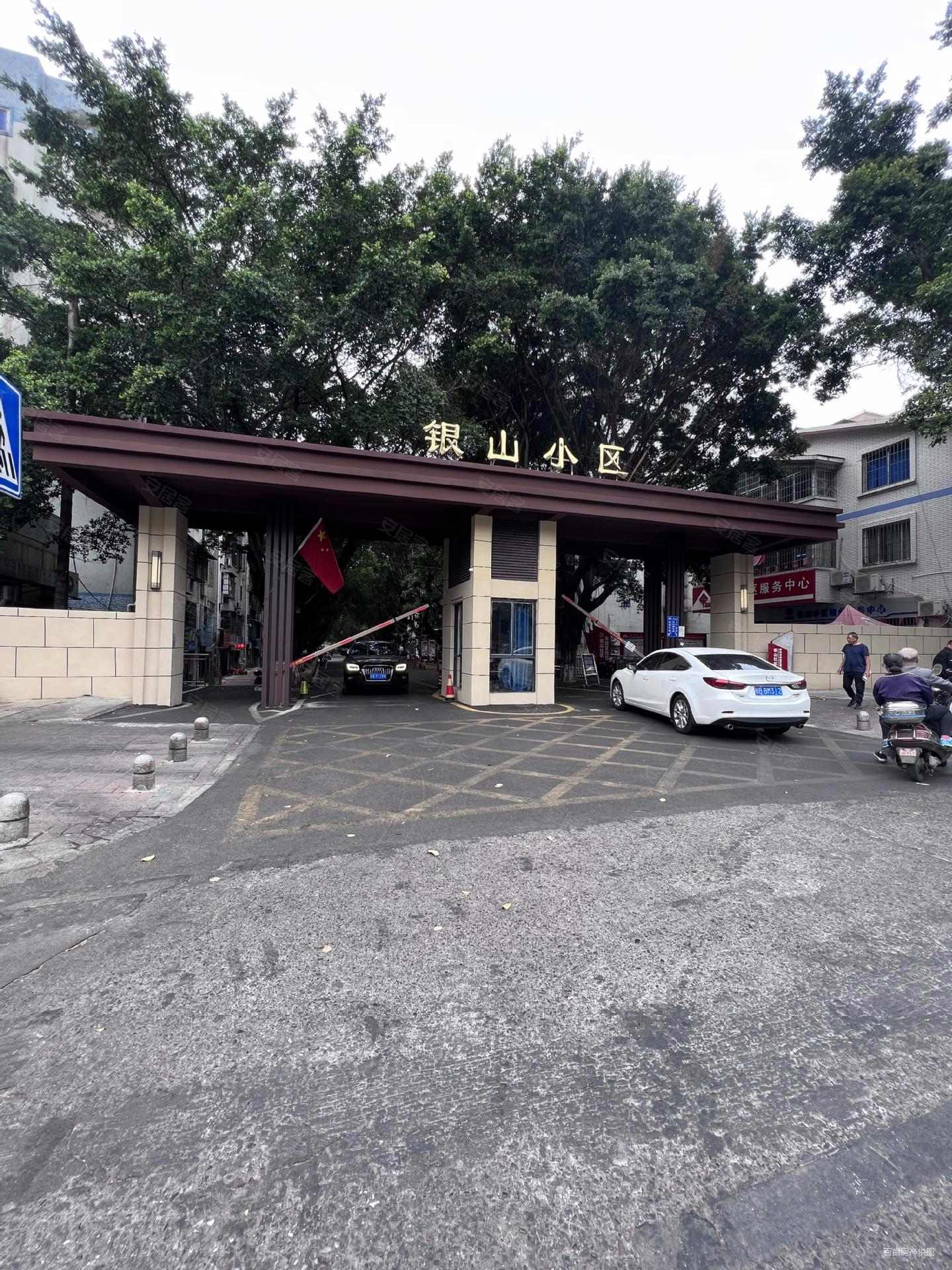 航银路银山小区72平2室2厅满五住房全新精装修