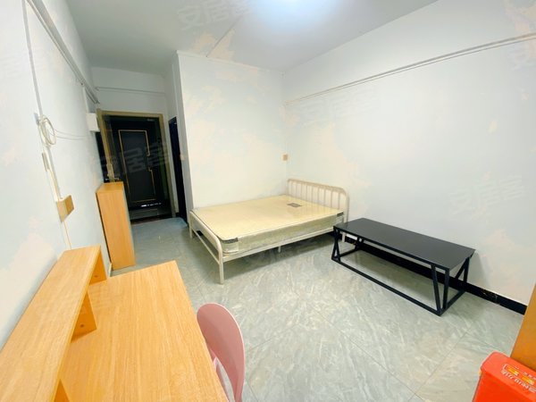 深圳龙华油松恒泰小区天汇大厦 水斗富豪水斗新围 油富商城 精装阳台