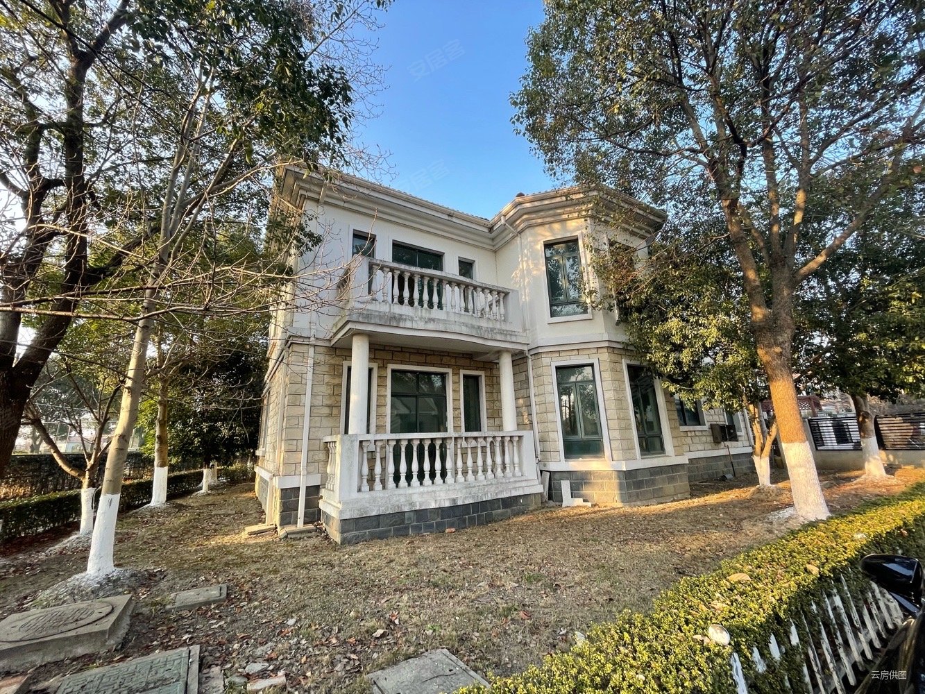 鼎园美墅独栋别墅花园占地12亩环绕式花园小区中间位置