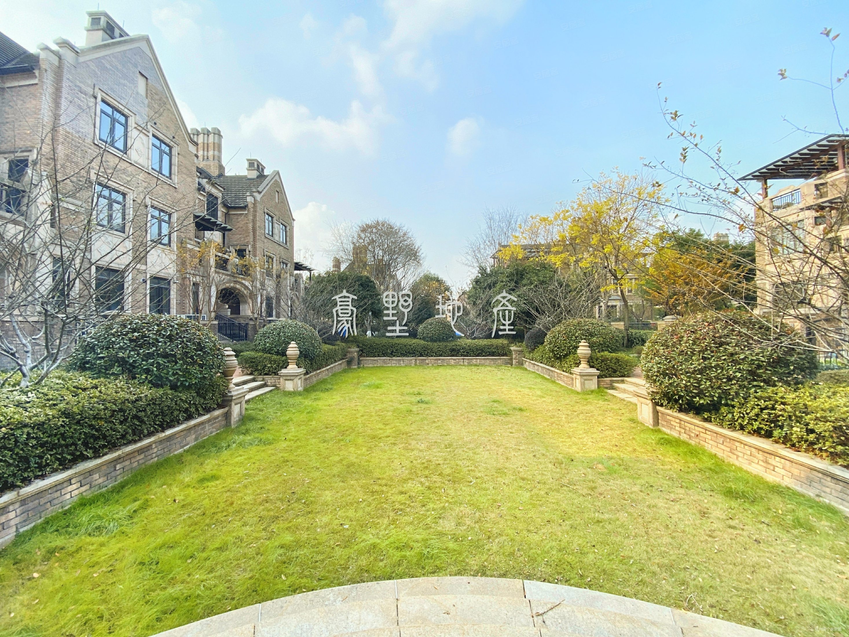 西溪玫瑰5室3厅5卫222.27㎡南1700万