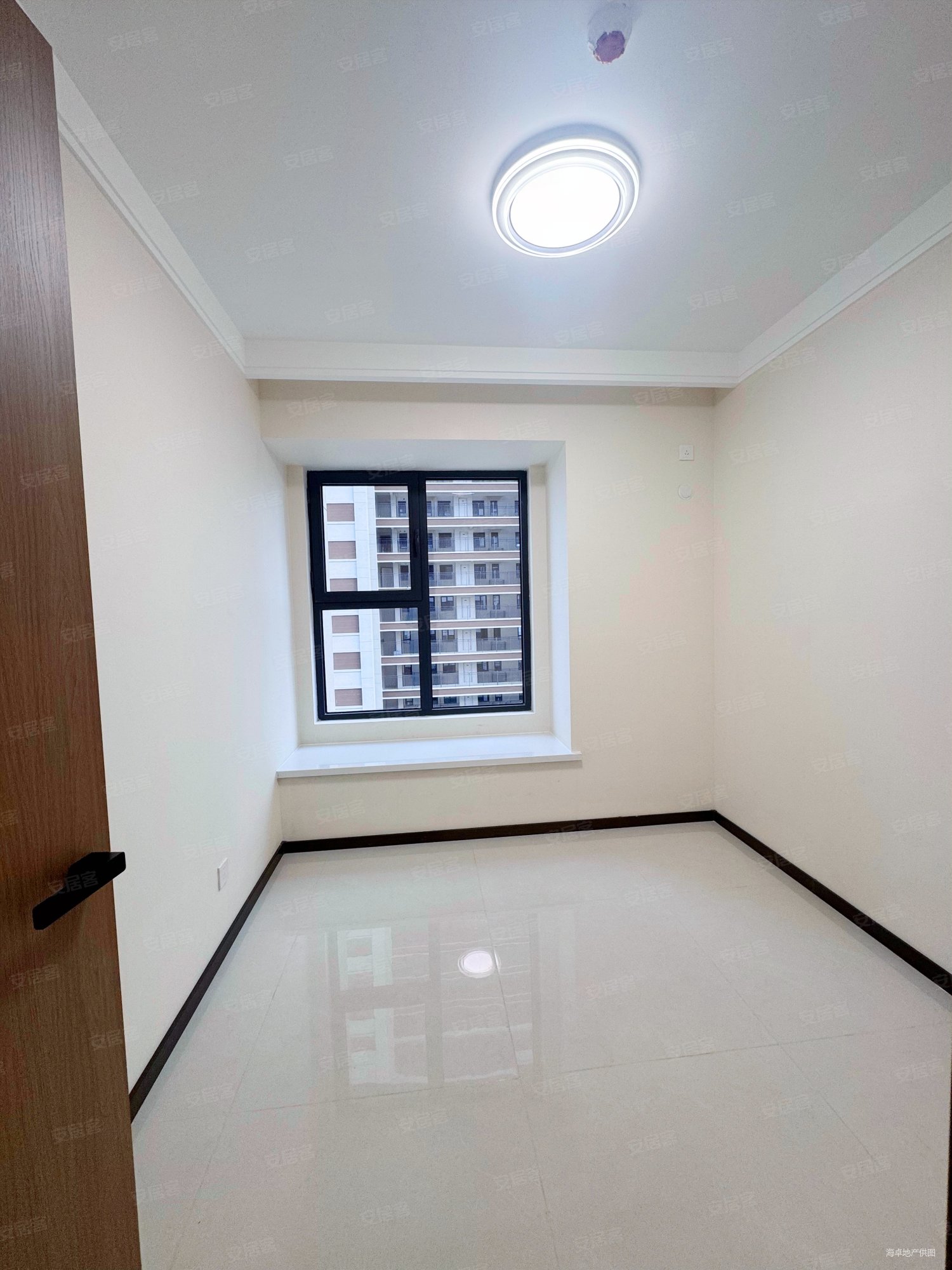 中欧国际城金茂悦(北七区B8)3室2厅1卫89㎡南北74万