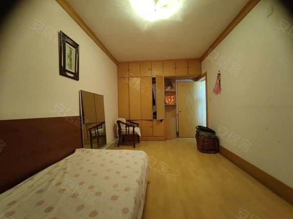 昌吉昌吉市亚中商城长宁小区亚中附近出行方便，房子在5楼出租房源真实图片