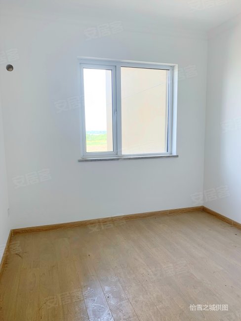 东风凤凰城二期 双车位 品质物业 出门即享有轨 四房两卫 老