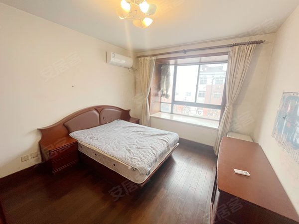 上海浦东金桥上泰雅苑金桥 精装修两房 近地铁 可办居住证 车位 随时