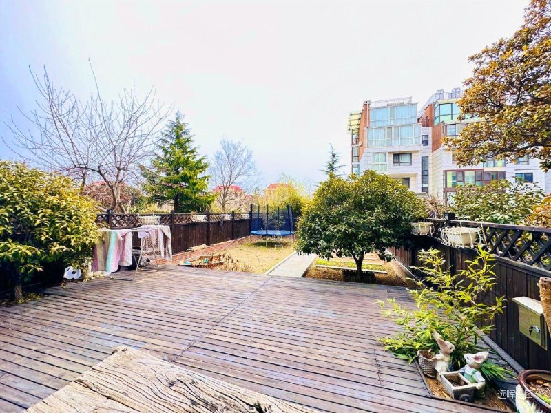 新上鲁信未央花园带百平方正庭院墅级挑空复式洋房有车位