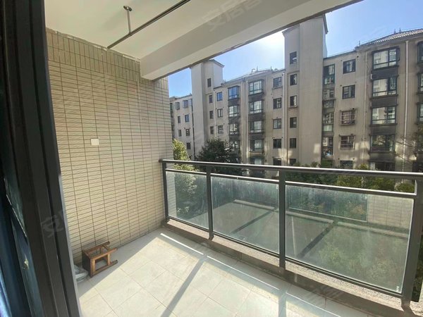 上海宝山顾村新天地荻泾花园(公寓住宅)干净敞亮,电梯两房,家具齐全