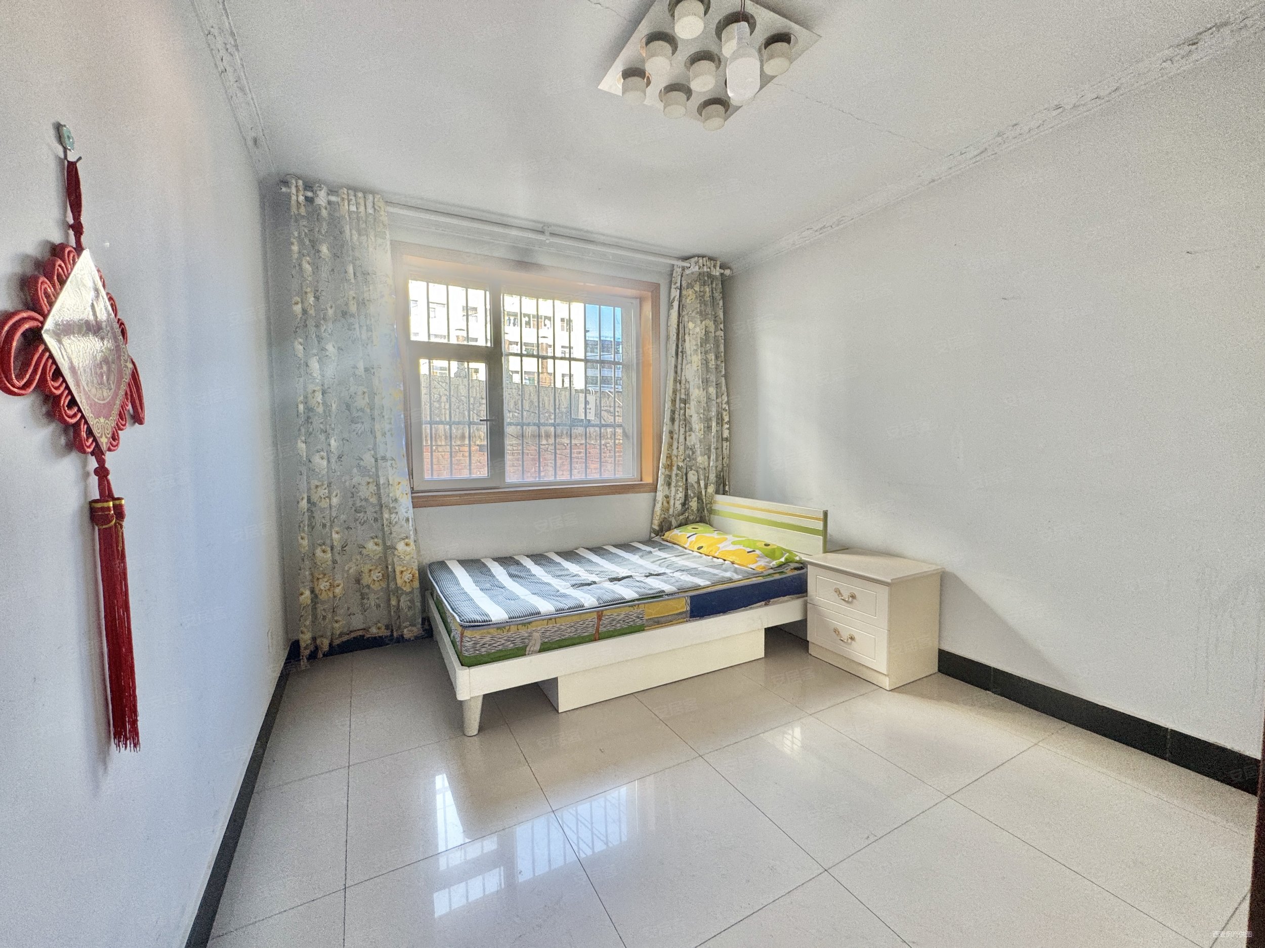 海晏路36号院3室2厅2卫148㎡南北150万