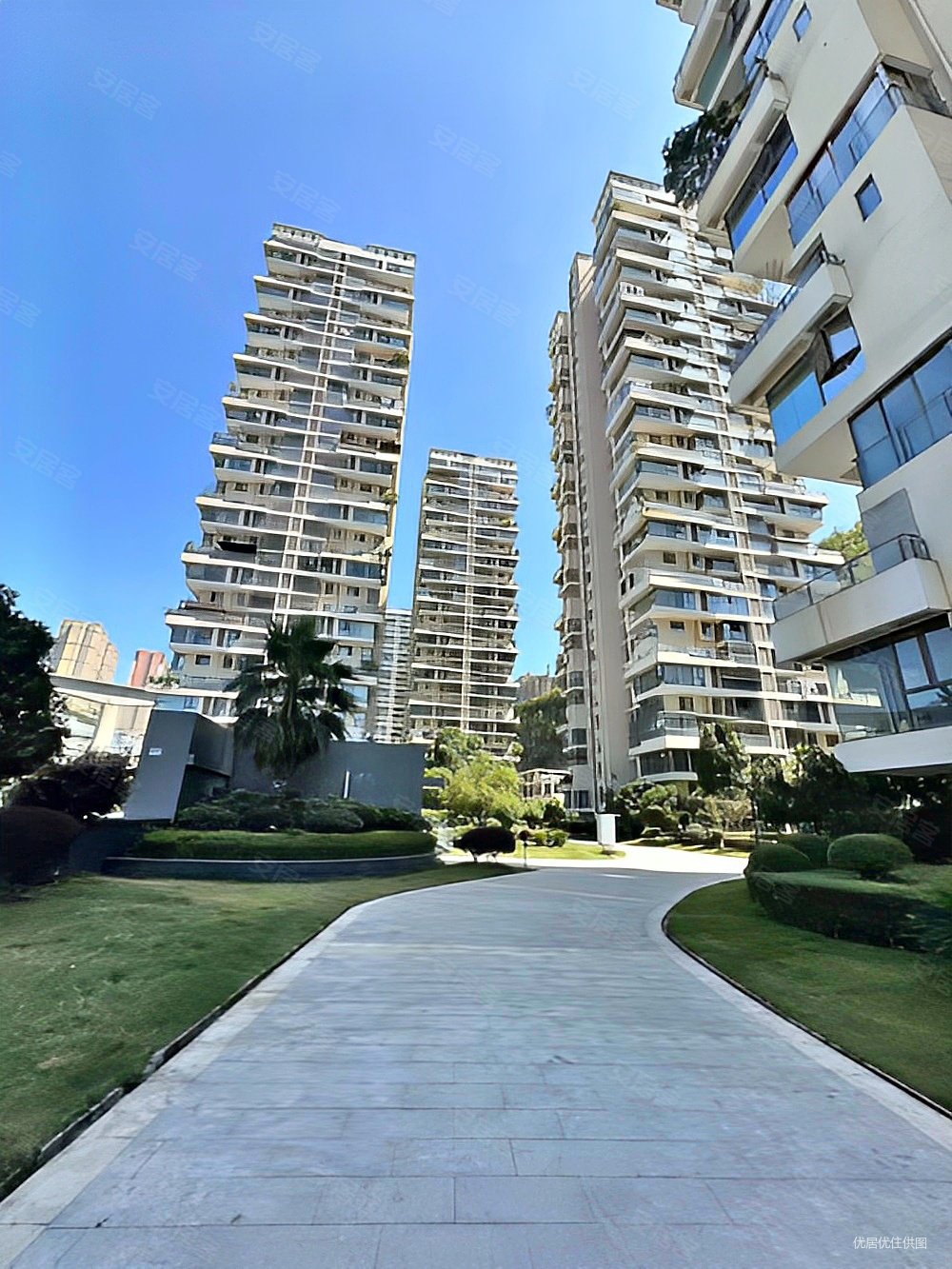 云岩区贵阳北站旁恒大帝景下面亨特萃山国际精装四房带走电器