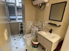 丹东振兴站前站前新一百附近 步梯2楼 精装二室 包取暖物 有空调 拎包住出租房源真实图片