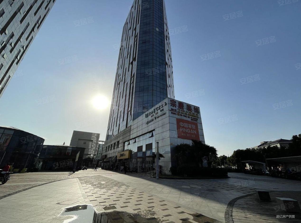 绿地峰汇商务广场2室2厅2卫50㎡南81.8万