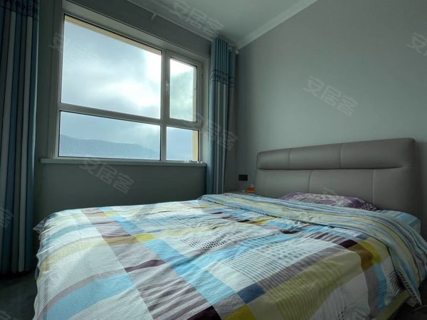 定西安定安定城区海天凤翔名都海天凤翔名都 精装修未住人 四室两厅两卫 品牌家具家电出租房源真实图片