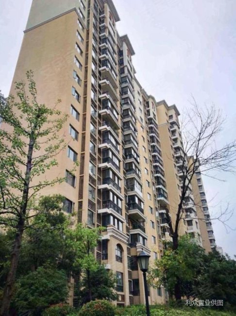 万科物业 金域蓝湾精装三房 商业配套成熟 自住保养 绿化好.