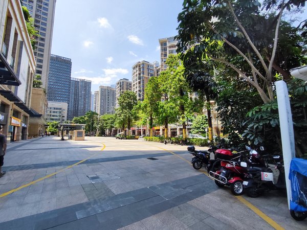 深圳南山前海泛海城市广场前海泛海城市广场 去年新装修两房两厅 直租