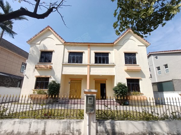 广州番禺石楼莲花山高尔夫别墅莲花山高尔夫别墅 8室3厅5卫 可办公可