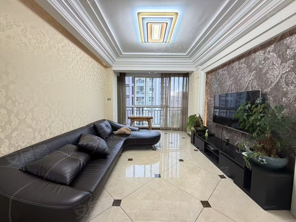 曲靖麒麟万达广场金域蓝苑万达旁边金域蓝苑三室电梯房出租，带家具家电，看房方便出租房源真实图片