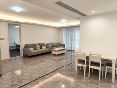 启东启东市区江海路蝶湖世界湾 4室2厅2卫  精装修 包物业包车位出租房源真实图片