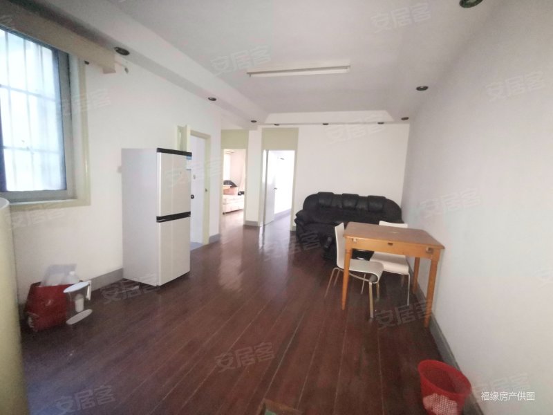 西湾新村,奶奶楼层,地铁口,生活方便 刚需2房