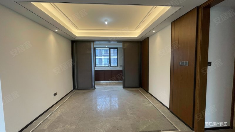 上湖城章(三期)4室2厅3卫172.63㎡南北999万