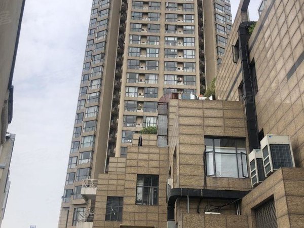 上海徐汇建国西路巴黎时韵电梯房,嘉善路地铁口,精装修一室一厅,复旦