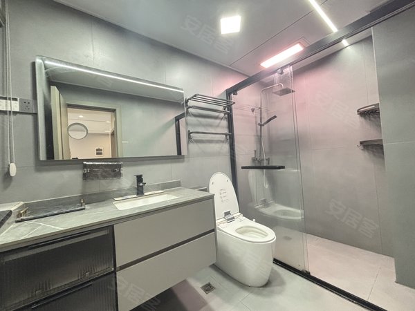 金华东阳横店金光灿烂金光灿烂2室两厅，一套自住标准，有车位出租房源真实图片