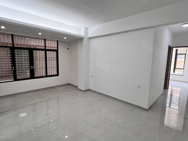 汕头龙湖夏桂埔南碧埠自建房东新居委大路边电梯 居家两房两厅两卫带阳台 空房出租 采光好出租房源真实图片