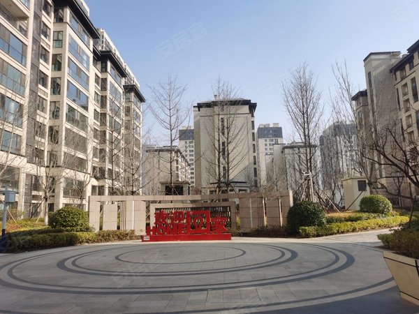 青岛黄岛隐珠红星天铂(二期)红星天铂,套三双卫,双阳台,采光好,有密码