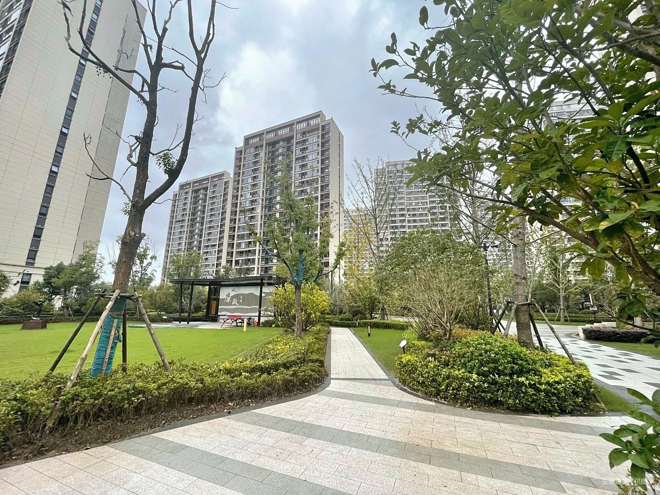 高楼层视野好,中海左岸澜庭二手房,310万,3室2厅,2卫,112平米-南京