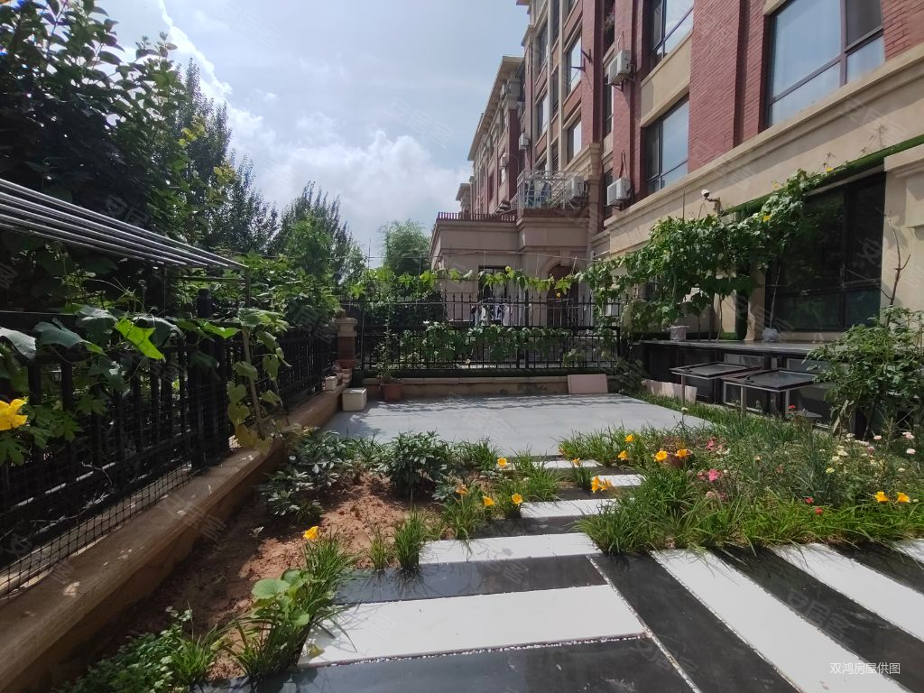 花园洋房实景绝了一楼下跃两层赠送院子精装修定制家具