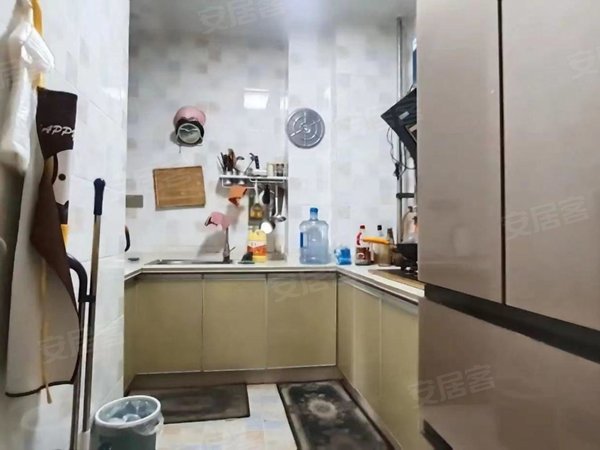 临沂罗庄金七路滨江中央华府(罗庄)滨江中央华府 精装三室家具家电齐全 好楼层1300出租房源真实图片