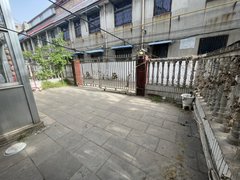 商丘梁园凯旋商城团结路 金银路交叉路口 实验小学正对面 一楼带院出租房源真实图片