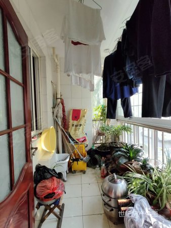 近邻淄川一中  云水居  多层一楼送大车库  精装三室可贷款