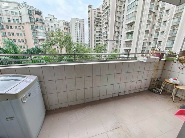 广州海珠南洲万华花园东晓南地铁口 万华花园 大三房家电齐全出租房源