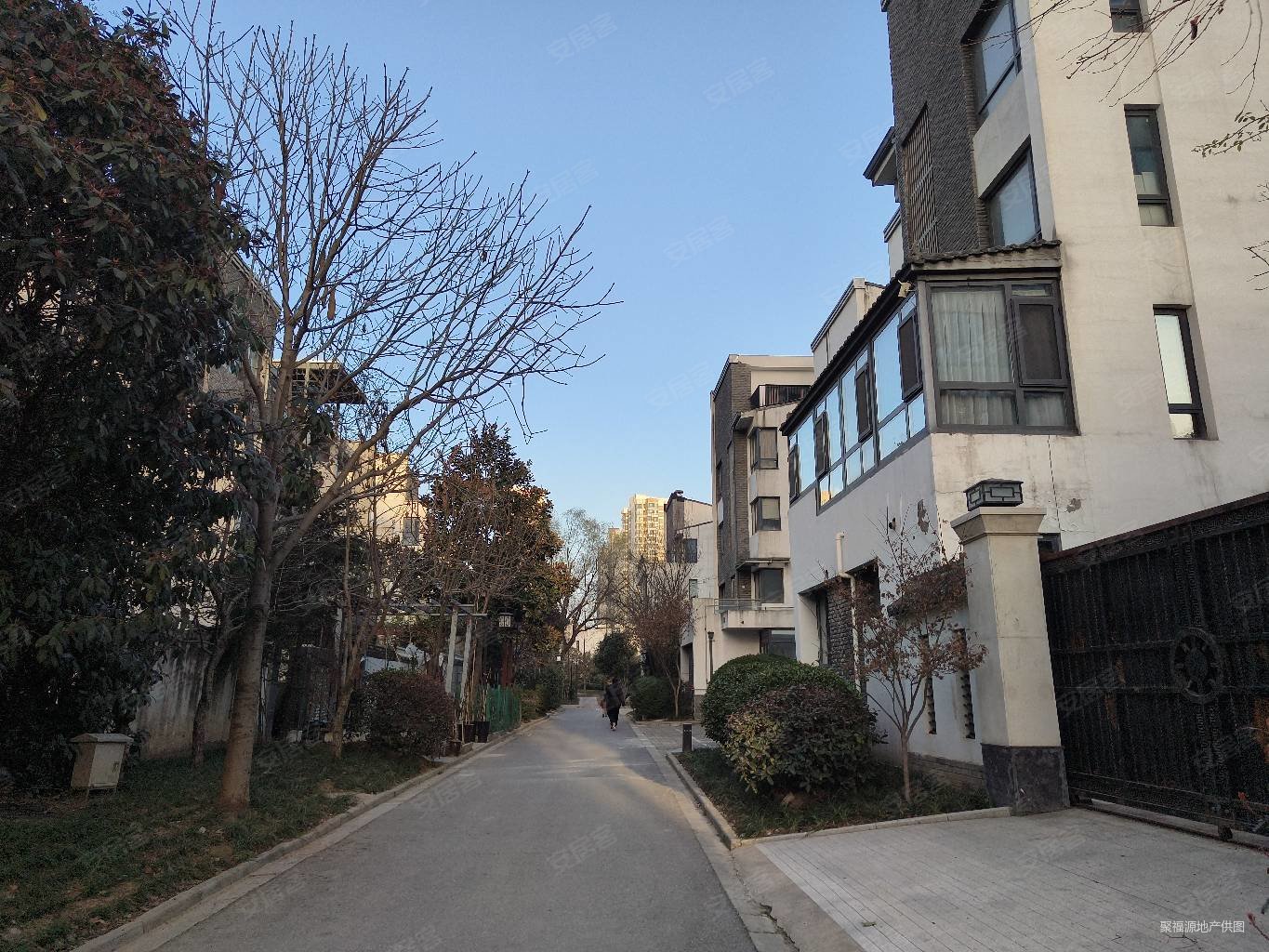 西安房产网>西安二手房>浐灞二手房>浐灞半岛二手房>浐灞半岛藏珑别墅