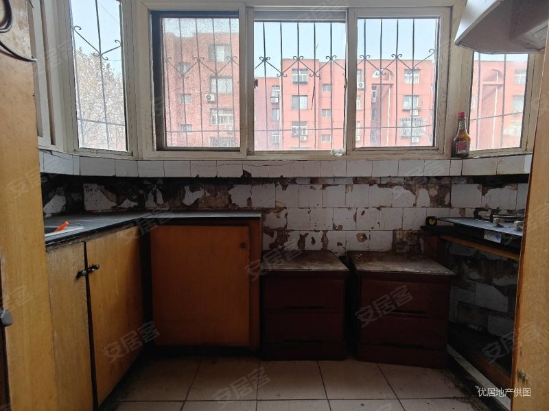 东新苑二层可过户可贷款出行方便随时可看